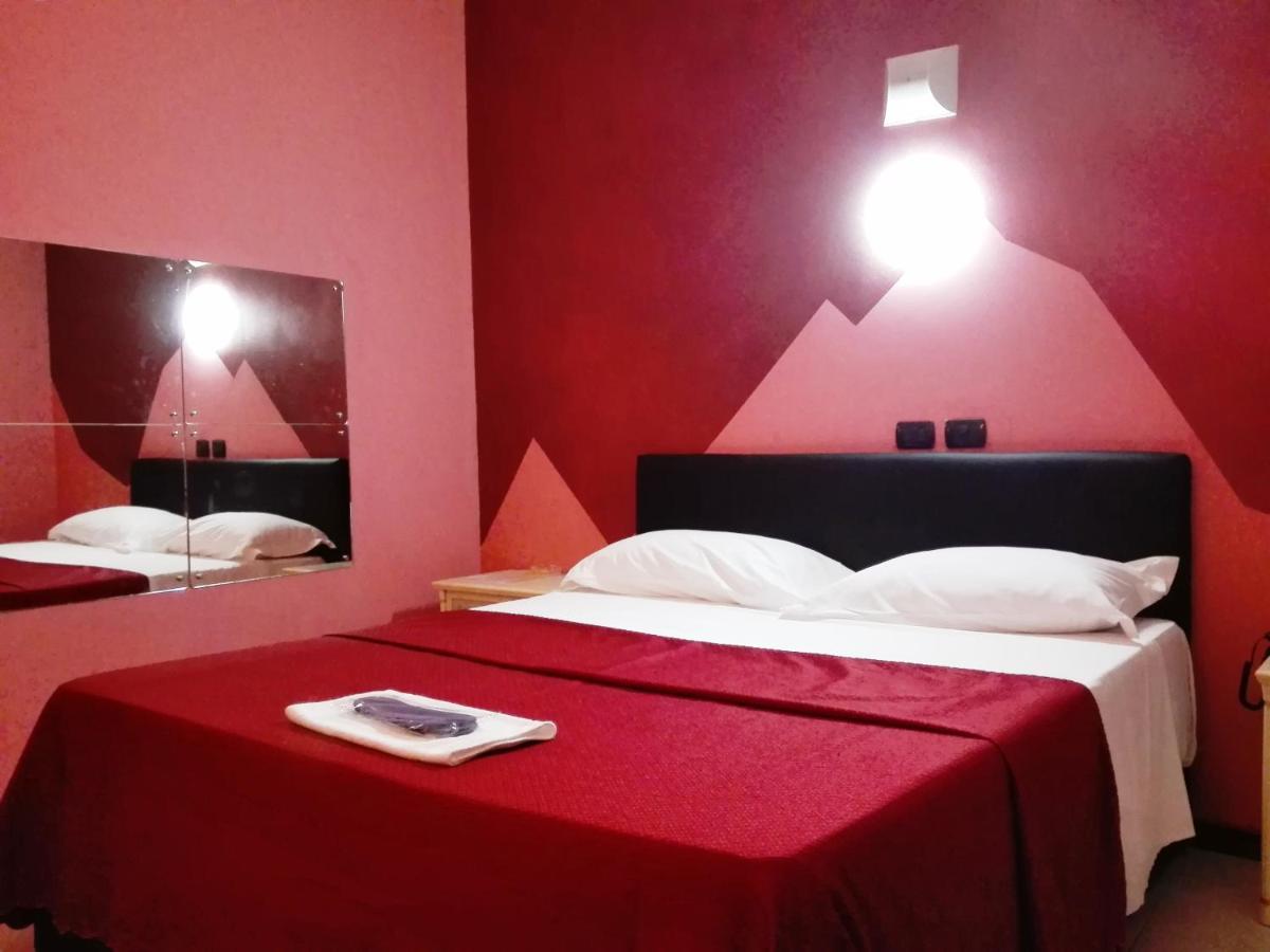 Hotel Motel Est Пескьера-Борромео Экстерьер фото