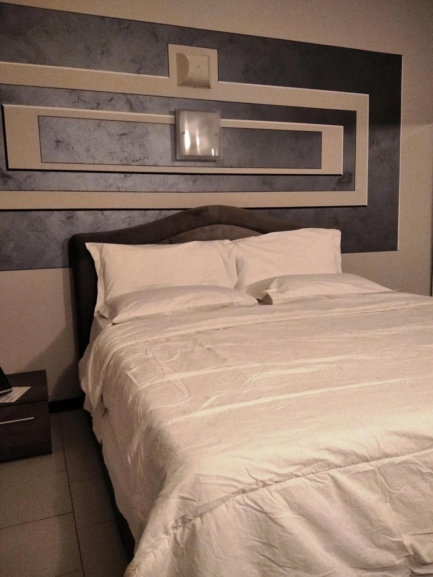 Hotel Motel Est Пескьера-Борромео Экстерьер фото